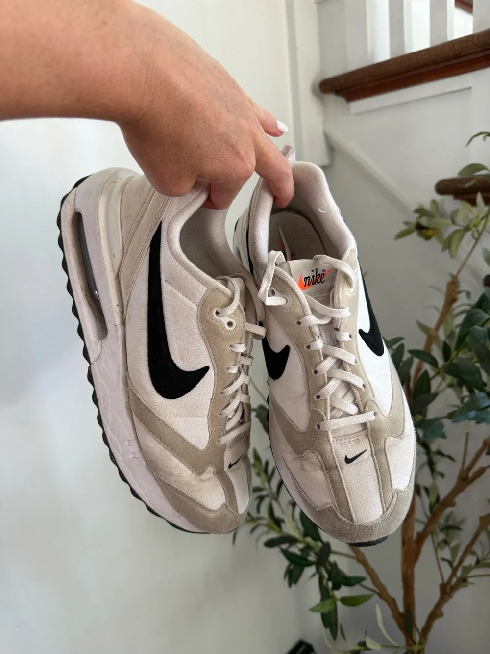 Nike White and Black Low-Top Sneakers